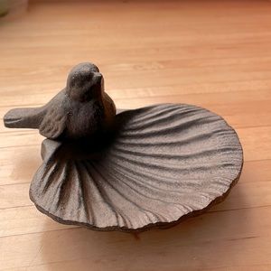 Clamshell shaped bird garden decor.